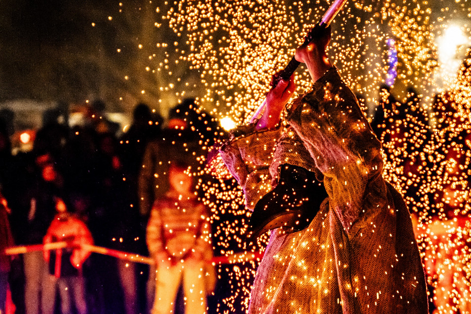 Feuershow bei der Romantischen Waldweihnacht