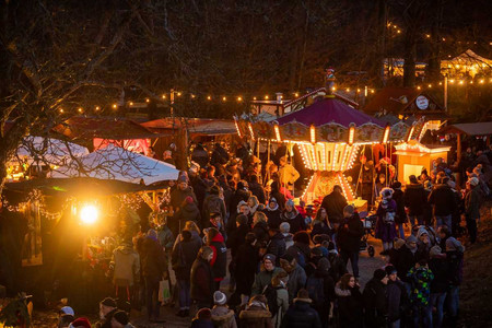 Romantische Waldweihnacht in Johanniskreuz Karussell am Abend